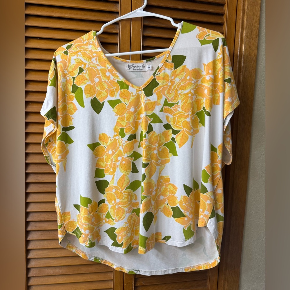 Fighting Eel top Soraya in Vanilla Bougainvillea (gently used)